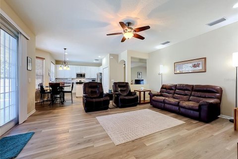 House in Riverview, Florida 4 bedrooms, 235.41 sq.m. № 2150282 - photo 12