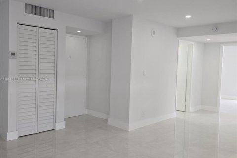 Снять в аренду кондоминиум в Санни-Айлс-Бич, Флорида 2 спальни, 83.05м2, № 1897168 - фото 13