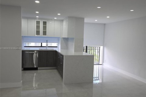 Снять в аренду кондоминиум в Санни-Айлс-Бич, Флорида 2 спальни, 83.05м2, № 1897168 - фото 7