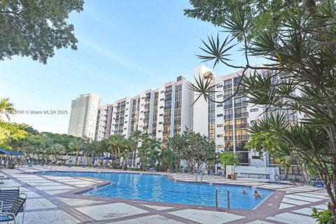 Снять в аренду кондоминиум в Санни-Айлс-Бич, Флорида 2 спальни, 83.05м2, № 1897168 - фото 17