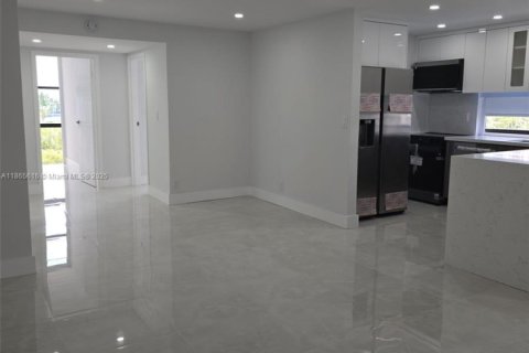 Снять в аренду кондоминиум в Санни-Айлс-Бич, Флорида 2 спальни, 83.05м2, № 1897168 - фото 8