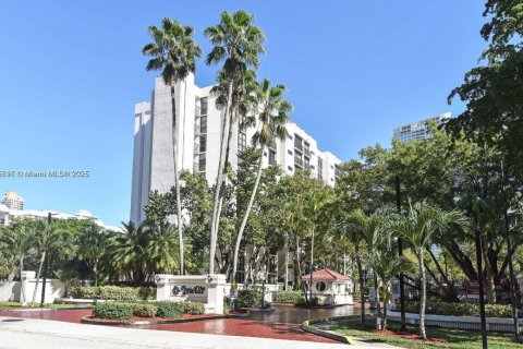 Снять в аренду кондоминиум в Санни-Айлс-Бич, Флорида 2 спальни, 83.05м2, № 1897168 - фото 1