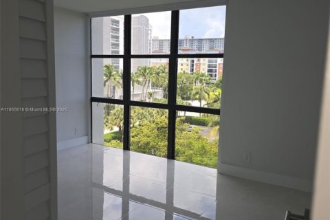 Снять в аренду кондоминиум в Санни-Айлс-Бич, Флорида 2 спальни, 83.05м2, № 1897168 - фото 14