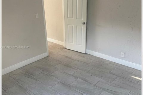 Commercial property in Deerfield Beach, Florida 93.37 sq.m. № 2079464 - photo 8