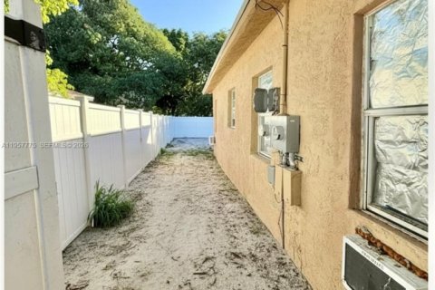 Commercial property in Deerfield Beach, Florida 93.37 sq.m. № 2079464 - photo 4