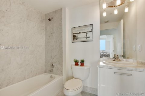 Copropriété à vendre à Miami, Floride: 2 chambres, 98.29 m2 № 2052192 - photo 13