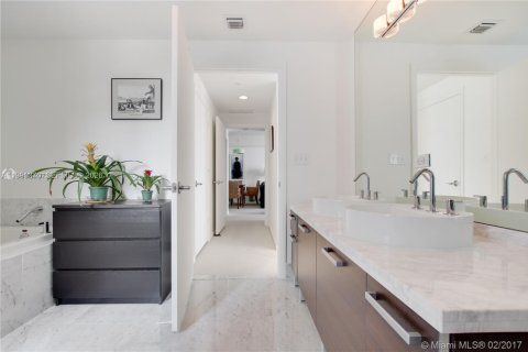 Copropriété à vendre à Miami, Floride: 2 chambres, 98.29 m2 № 2052192 - photo 15