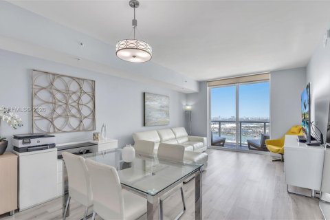 Condo à Miami, Floride, 2 chambres  № 2052192