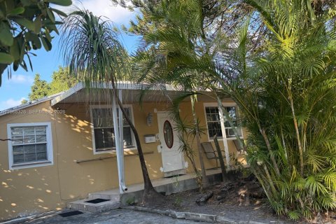 Villa ou maison à vendre à Miami, Floride: 2 chambres, 200.2 m2 № 2031987 - photo 3