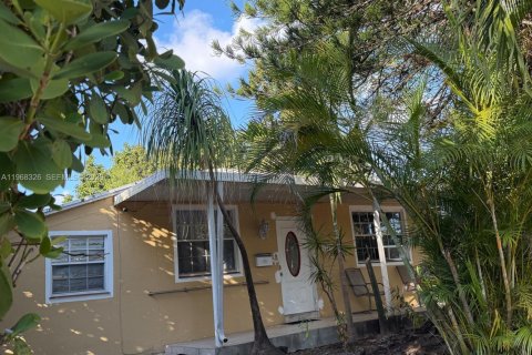 Villa ou maison à vendre à Miami, Floride: 2 chambres, 200.2 m2 № 2031987 - photo 4