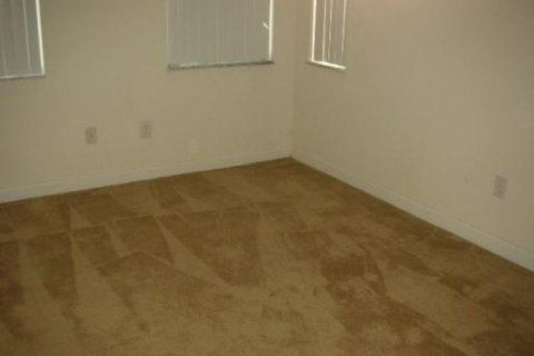 Townhouse in Royal Palm Beach, Florida 4 bedrooms, 184.69 sq.m. № 1155777 - photo 1