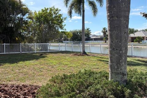 House in Sarasota, Florida 3 bedrooms, 187.01 sq.m. № 2219048 - photo 3