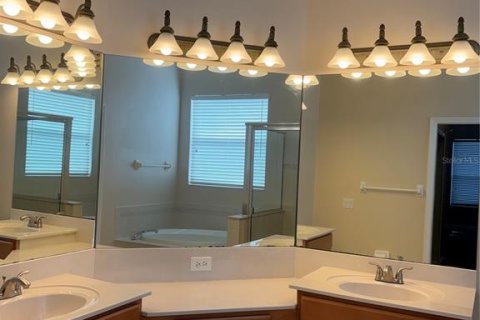 House in Sarasota, Florida 3 bedrooms, 187.01 sq.m. № 2219048 - photo 14
