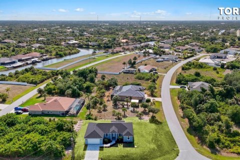 Casa en venta en Port Charlotte, Florida, 4 dormitorios, 155.52 m2 № 1758304 - foto 4
