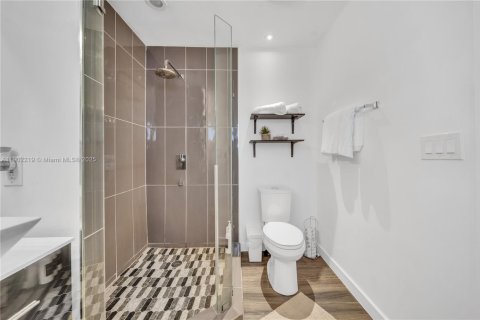 House in North Miami, Florida 4 bedrooms, 229.47 sq.m. № 1953625 - photo 10