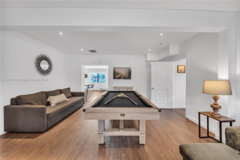 House in North Miami, Florida 4 bedrooms, 229.47 sq.m. № 1953625 - photo 18