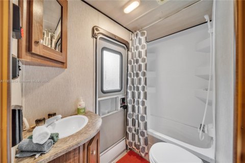 House in North Miami, Florida 4 bedrooms, 229.47 sq.m. № 1953625 - photo 28