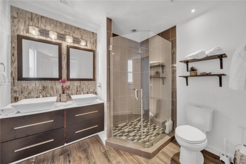 House in North Miami, Florida 4 bedrooms, 229.47 sq.m. № 1953625 - photo 1