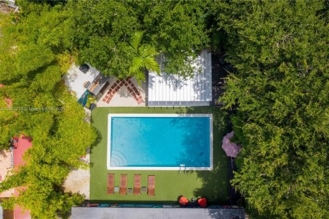 House in North Miami, Florida 4 bedrooms, 229.47 sq.m. № 1953625 - photo 30