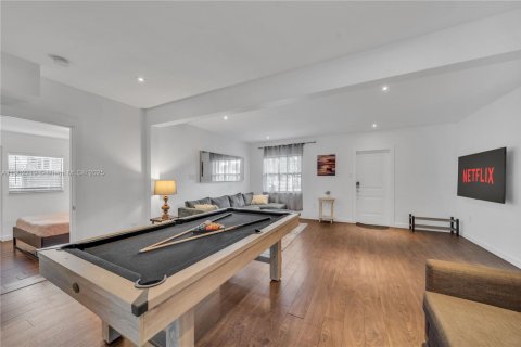 House in North Miami, Florida 4 bedrooms, 229.47 sq.m. № 1953625 - photo 16