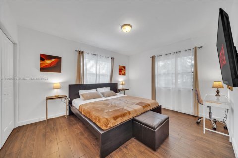 House in North Miami, Florida 4 bedrooms, 229.47 sq.m. № 1953625 - photo 22