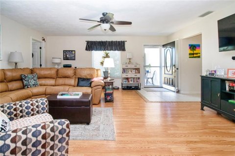Villa ou maison à vendre à Sarasota, Floride: 2 chambres, 131.83 m2 № 2431135 - photo 5