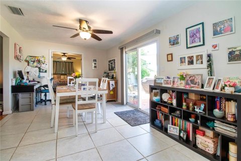 Villa ou maison à vendre à Sarasota, Floride: 2 chambres, 131.83 m2 № 2431135 - photo 11