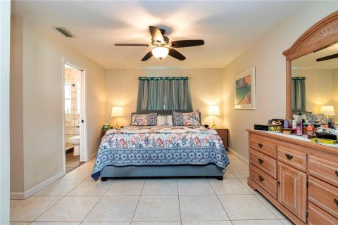 Villa ou maison à vendre à Sarasota, Floride: 2 chambres, 131.83 m2 № 2431135 - photo 19
