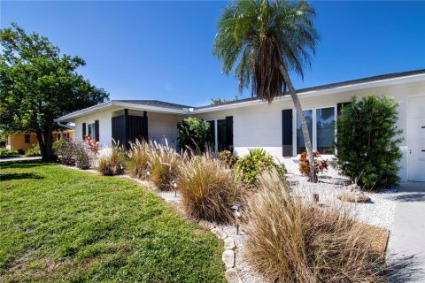 Villa ou maison à vendre à Sarasota, Floride: 2 chambres, 131.83 m2 № 2431135 - photo 3