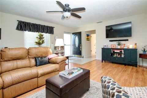 Villa ou maison à vendre à Sarasota, Floride: 2 chambres, 131.83 m2 № 2431135 - photo 6