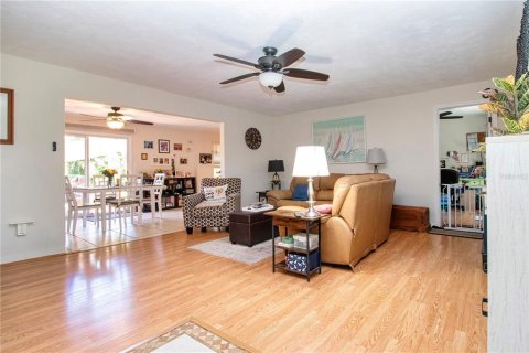 Villa ou maison à vendre à Sarasota, Floride: 2 chambres, 131.83 m2 № 2431135 - photo 8