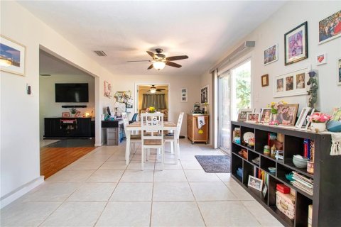 Villa ou maison à vendre à Sarasota, Floride: 2 chambres, 131.83 m2 № 2431135 - photo 10