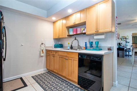 Villa ou maison à vendre à Sarasota, Floride: 2 chambres, 131.83 m2 № 2431135 - photo 17