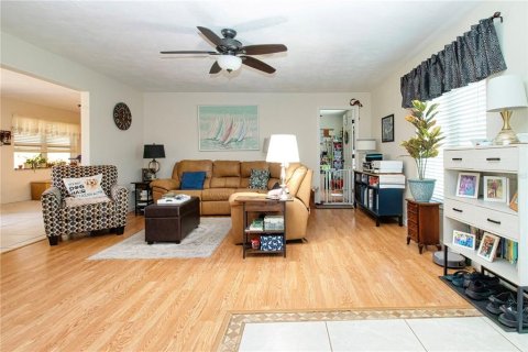 Villa ou maison à vendre à Sarasota, Floride: 2 chambres, 131.83 m2 № 2431135 - photo 9