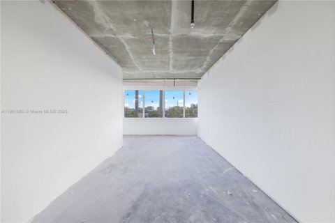 Купить коммерческую недвижимость в Халландейл-Бич, Флорида № 1952242 - фото 5