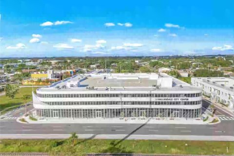 Коммерческая недвижимость в Халландейл-Бич, Флорида № 1952242