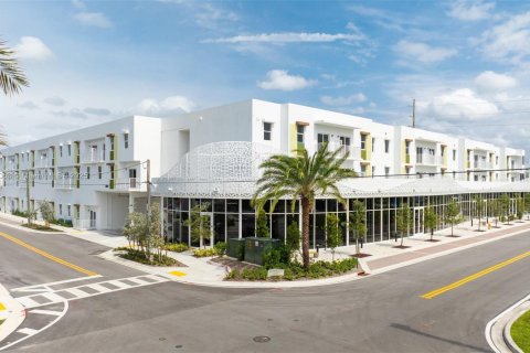 Купить коммерческую недвижимость в Халландейл-Бич, Флорида № 1952242 - фото 2