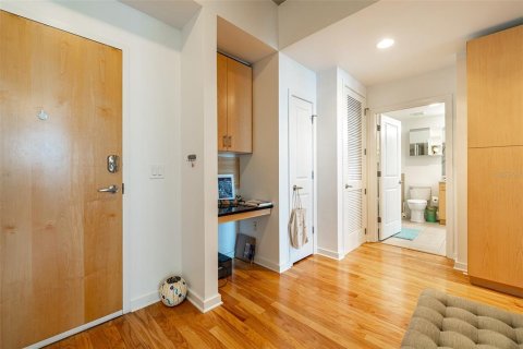 Condo in Tampa, Florida, 1 bedroom  № 1821146 - photo 17