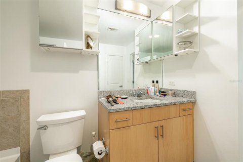 Condo in Tampa, Florida, 1 bedroom  № 1821146 - photo 14