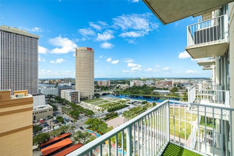 Condo in Tampa, Florida, 1 bedroom  № 1821146 - photo 1