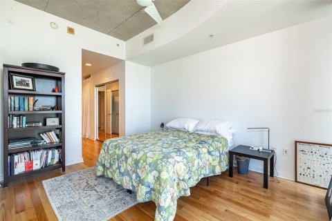 Condo in Tampa, Florida, 1 bedroom  № 1821146 - photo 11