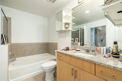 Condo in Tampa, Florida, 1 bedroom  № 1821146 - photo 13