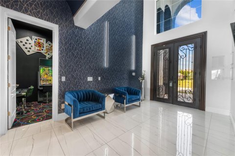 House in Four Corners, Florida 11 bedrooms, 1024.43 sq.m. № 1901420 - photo 4