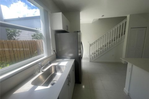 Touwnhouse à louer à Florida City, Floride: 3 chambres, 123.56 m2 № 2390030 - photo 10