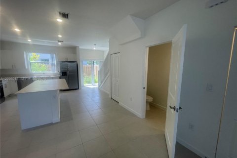 Touwnhouse à louer à Florida City, Floride: 3 chambres, 123.56 m2 № 2390030 - photo 4