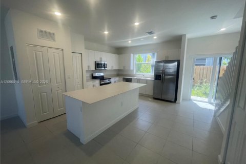 Touwnhouse à louer à Florida City, Floride: 3 chambres, 123.56 m2 № 2390030 - photo 5