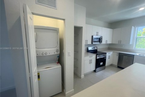Touwnhouse à louer à Florida City, Floride: 3 chambres, 123.56 m2 № 2390030 - photo 7