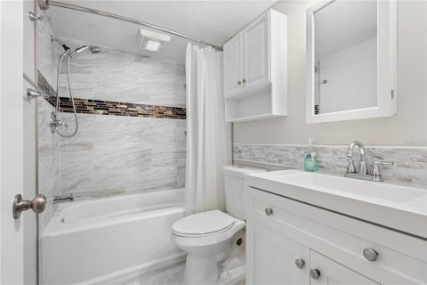 Condo in Port Charlotte, Florida, 1 bedroom  № 1918516 - photo 11