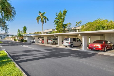 Condo in Port Charlotte, Florida, 1 bedroom  № 1918516 - photo 15