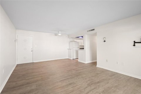 Condo in Port Charlotte, Florida, 1 bedroom  № 1918516 - photo 6